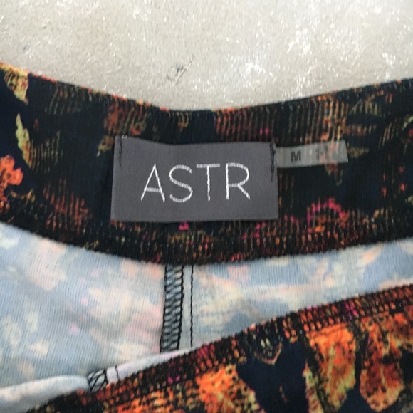 COPY - ASTR Floral Print High Waisted Shorts - Picture 2 of 3